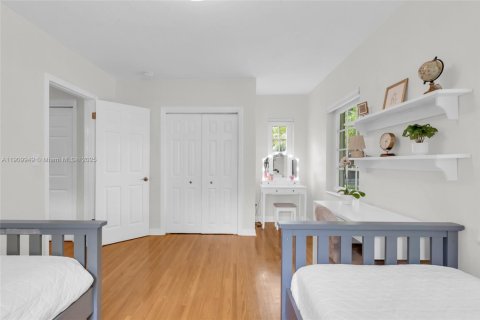 House in Coral Gables, Florida 3 bedrooms, 184.88 sq.m. № 1969657 - photo 22