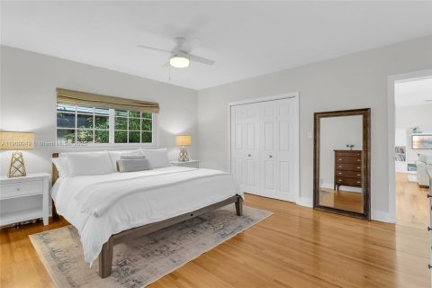 House in Coral Gables, Florida 3 bedrooms, 184.88 sq.m. № 1969657 - photo 18