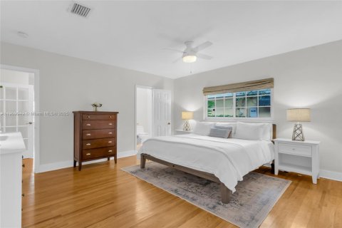 House in Coral Gables, Florida 3 bedrooms, 184.88 sq.m. № 1969657 - photo 19