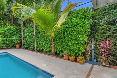 House in Coral Gables, Florida 3 bedrooms, 184.88 sq.m. № 1969657 - photo 30