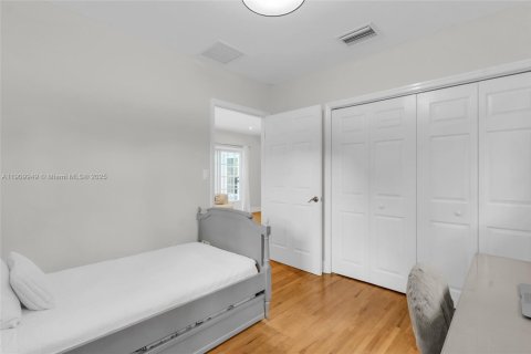 House in Coral Gables, Florida 3 bedrooms, 184.88 sq.m. № 1969657 - photo 25