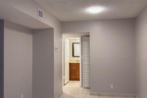 Condo in Boca Raton, Florida, 2 bedrooms  № 2400505 - photo 8