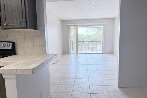 Condo in Boca Raton, Florida, 2 bedrooms  № 2400505 - photo 4