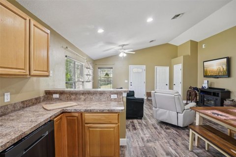 House in Lady Lake, Florida 3 bedrooms, 115.2 sq.m. № 2205993 - photo 17