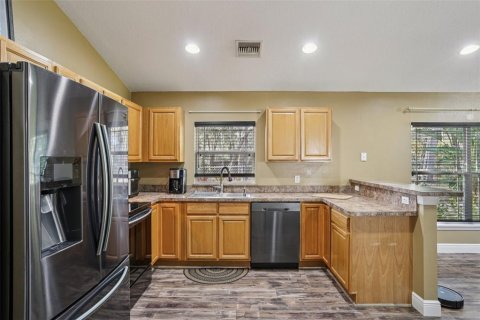House in Lady Lake, Florida 3 bedrooms, 115.2 sq.m. № 2205993 - photo 13