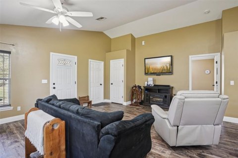 House in Lady Lake, Florida 3 bedrooms, 115.2 sq.m. № 2205993 - photo 9