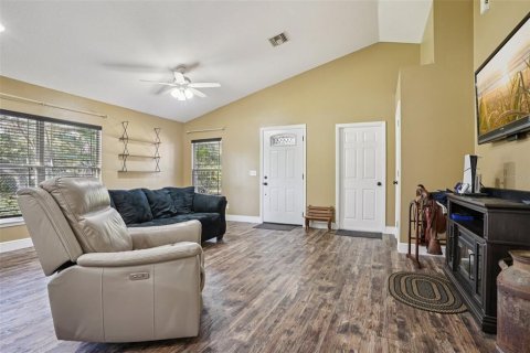 House in Lady Lake, Florida 3 bedrooms, 115.2 sq.m. № 2205993 - photo 8