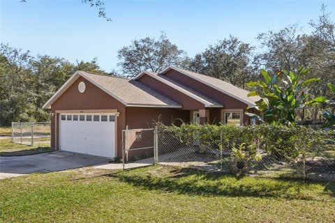 House in Lady Lake, Florida 3 bedrooms, 115.2 sq.m. № 2205993 - photo 2