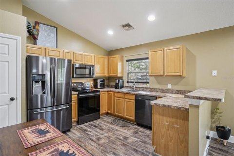 House in Lady Lake, Florida 3 bedrooms, 115.2 sq.m. № 2205993 - photo 12