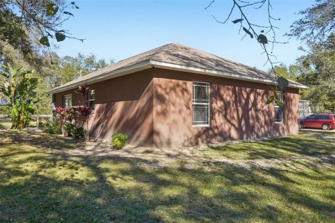 House in Lady Lake, Florida 3 bedrooms, 115.2 sq.m. № 2205993 - photo 30