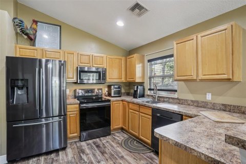 House in Lady Lake, Florida 3 bedrooms, 115.2 sq.m. № 2205993 - photo 14