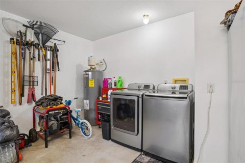 House in Lady Lake, Florida 3 bedrooms, 115.2 sq.m. № 2205993 - photo 28