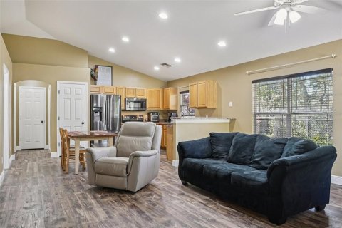 House in Lady Lake, Florida 3 bedrooms, 115.2 sq.m. № 2205993 - photo 7
