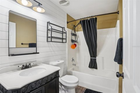 House in Lady Lake, Florida 3 bedrooms, 115.2 sq.m. № 2205993 - photo 24