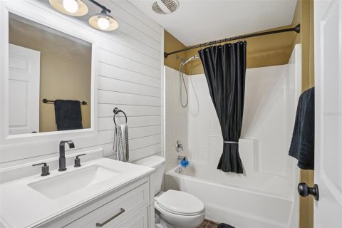 House in Lady Lake, Florida 3 bedrooms, 115.2 sq.m. № 2205993 - photo 20