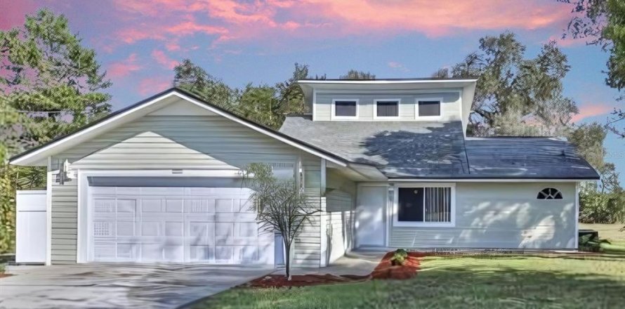 House in Spring Hill, Florida 3 bedrooms, 181.07 sq.m. № 1801312