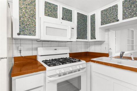 House in Spring Hill, Florida 3 bedrooms, 181.07 sq.m. № 1801312 - photo 20