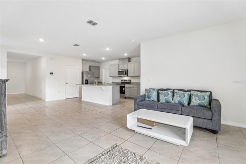 Casa en venta en Saint Cloud, Florida, 5 dormitorios, 227.7 m2 № 2209385 - foto 2