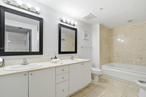 Купить кондоминиум в Санни-Айлс-Бич, Флорида 1 спальня, 89.19м2, № 2041426 - фото 20