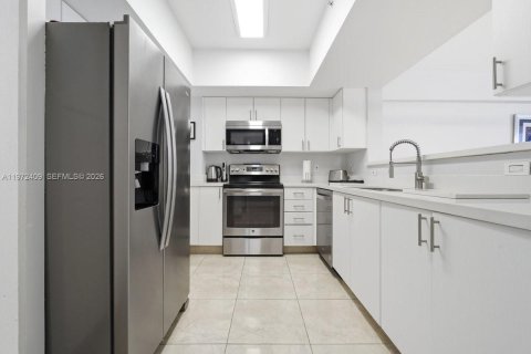 Купить кондоминиум в Санни-Айлс-Бич, Флорида 1 спальня, 89.19м2, № 2041426 - фото 13