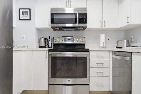 Купить кондоминиум в Санни-Айлс-Бич, Флорида 1 спальня, 89.19м2, № 2041426 - фото 10