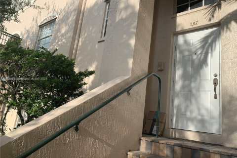 Copropriété à louer à Doral, Floride: 2 chambres, 106.84 m2 № 1708926 - photo 2