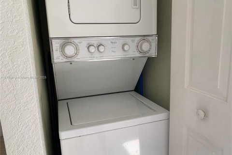 Copropriété à louer à Doral, Floride: 2 chambres, 106.84 m2 № 1708926 - photo 11