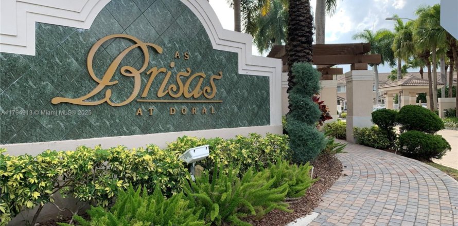 Condo à Doral, Floride, 2 chambres  № 1708926