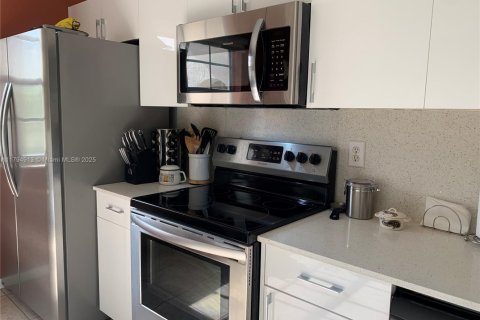 Copropriété à louer à Doral, Floride: 2 chambres, 106.84 m2 № 1708926 - photo 4