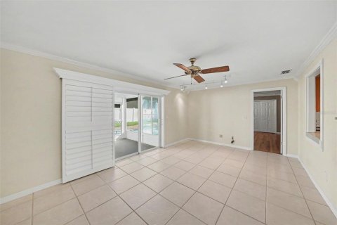 House in Largo, Florida 3 bedrooms, 132.29 sq.m. № 2419194 - photo 9