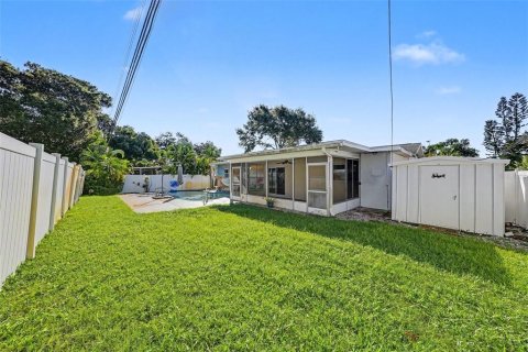 House in Largo, Florida 3 bedrooms, 132.29 sq.m. № 2419194 - photo 23