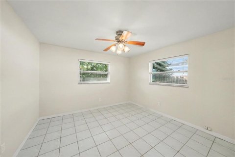 House in Largo, Florida 3 bedrooms, 132.29 sq.m. № 2419194 - photo 11