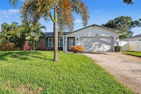 House in Largo, Florida 3 bedrooms, 132.29 sq.m. № 2419194