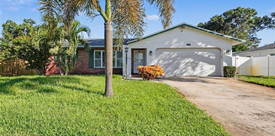 House in Largo, Florida 3 bedrooms, 132.29 sq.m. № 2419194