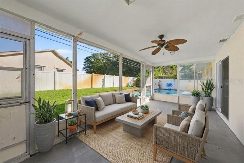 House in Largo, Florida 3 bedrooms, 132.29 sq.m. № 2419194 - photo 19