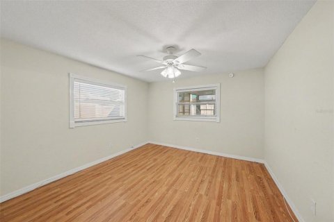 House in Largo, Florida 3 bedrooms, 132.29 sq.m. № 2419194 - photo 15