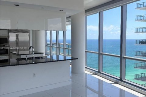 Condo à Sunny Isles Beach, Floride, 4 chambres  № 1999607