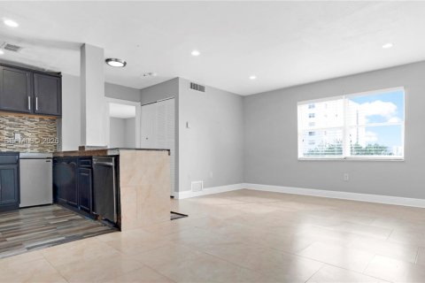 Appartement à louer à Miami Beach, Floride: 1 chambre, 55 m2 № 2084567 - photo 2