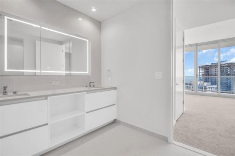 Condo in Saint Petersburg, Florida, 3 bedrooms  № 2156103 - photo 27