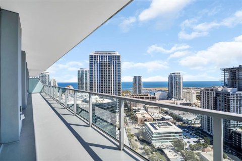 Condo in Saint Petersburg, Florida, 3 bedrooms  № 2156103 - photo 14
