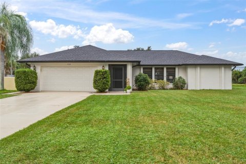 House in Venice, Florida 3 bedrooms, 182.55 sq.m. № 2409015