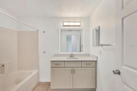 Condo in Sarasota, Florida, 2 bedrooms  № 1757714 - photo 4