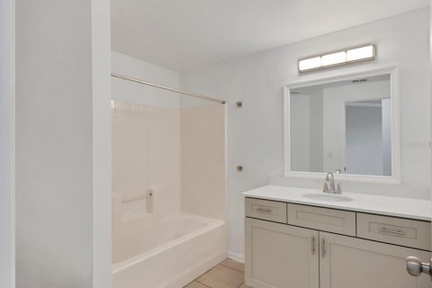 Condo in Sarasota, Florida, 2 bedrooms  № 1757714 - photo 3