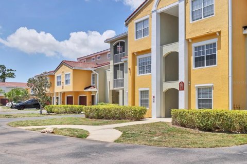 Condo in Sarasota, Florida, 2 bedrooms  № 1757714 - photo 12