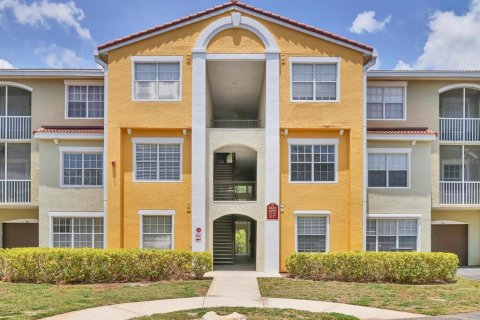 Condo in Sarasota, Florida, 2 bedrooms  № 1757714 - photo 1