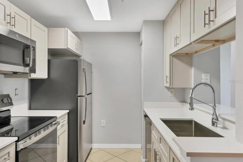 Condo in Sarasota, Florida, 2 bedrooms  № 1757714 - photo 15