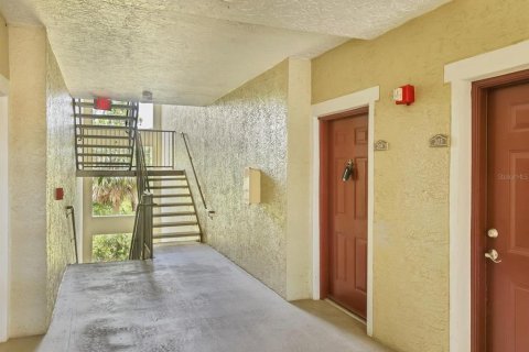 Condo in Sarasota, Florida, 2 bedrooms  № 1757714 - photo 13