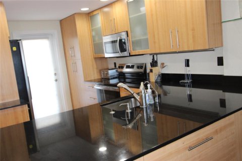Condominio en venta en Pompano Beach, Florida, 2 dormitorios, 105.91 m2 № 2250309 - foto 8