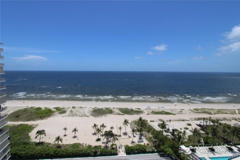 Condominio en Pompano Beach, Florida, 2 dormitorios  № 2250309