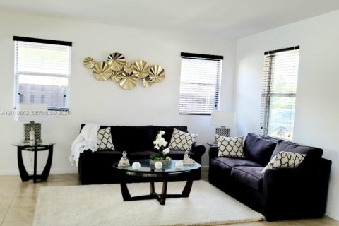 House in Homestead, Florida 4 bedrooms, 221.11 sq.m. № 2256746 - photo 12
